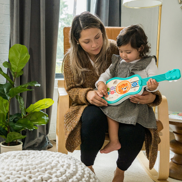 Jucărie educațională Baby Einstein „Ukulele magice”