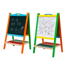 Tabla din lemn cu accesorii..