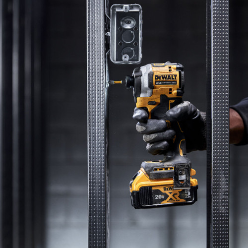 Шуруповерт импульсный DeWALT DCF850N