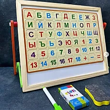 Tabla din lemn cu accesorii..