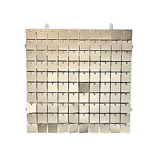 Perete decorativ auriu deschis..