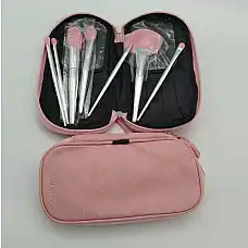 Set pensule peentru machiaj metalic..