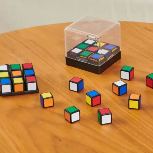 Joc de masă "Rubik's Roll", noul tău joc preferat de călătorie