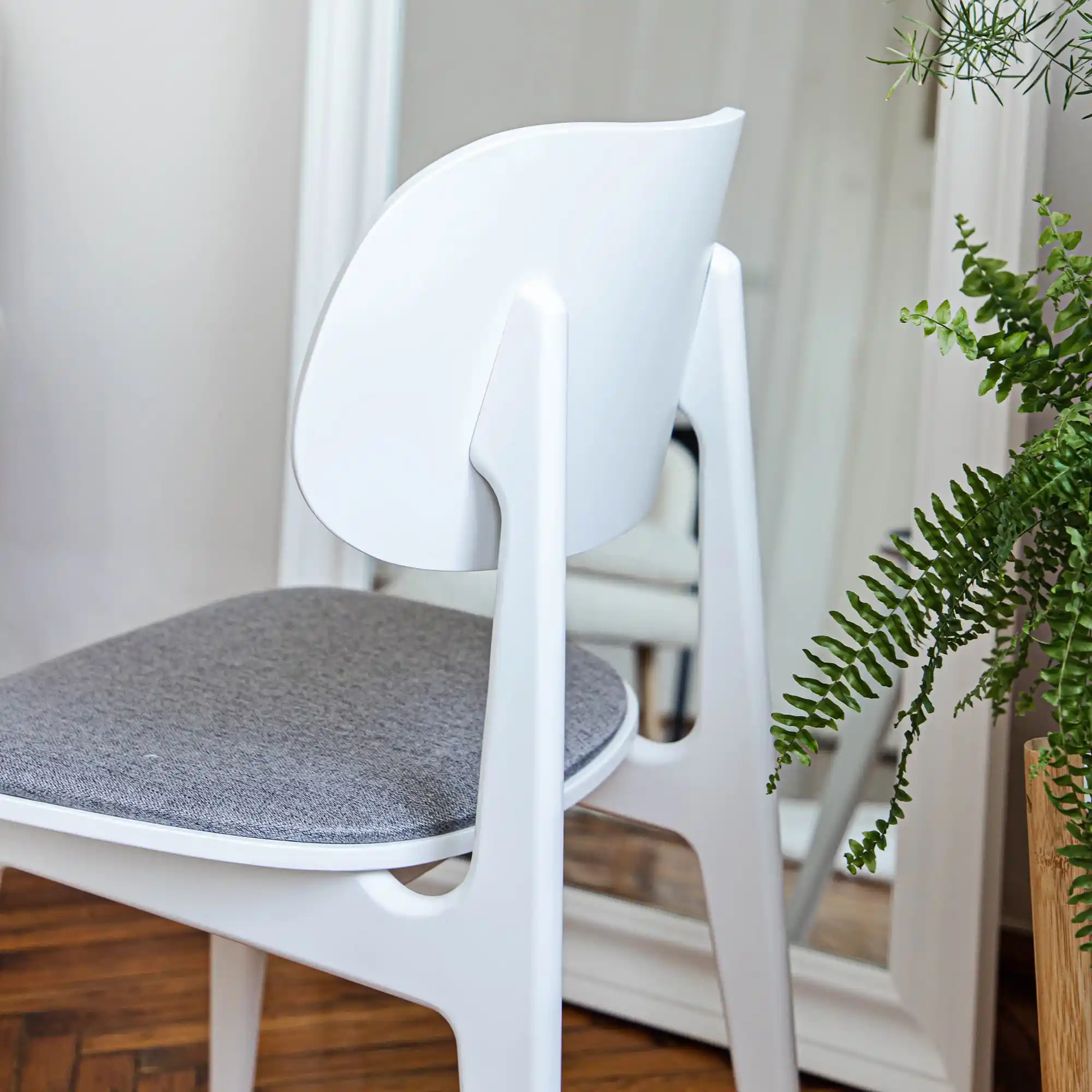 Scaun LULA Stofa (Malmo 90)+White Legs