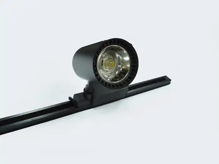 PILA, 220 B, 30 Вт, Черный, 1500 Лм, 90*134*199 мм, Алюминий, COB, Шина