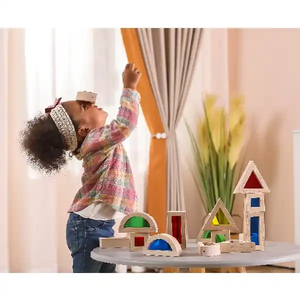 Constructor din lemn cu inserții transparente colorate din 16 elemente