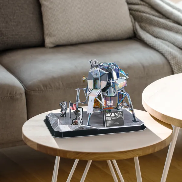 3D puzzle Modulul lunar „Eagle” al navei spațiale Apollo-11, 93 elemente