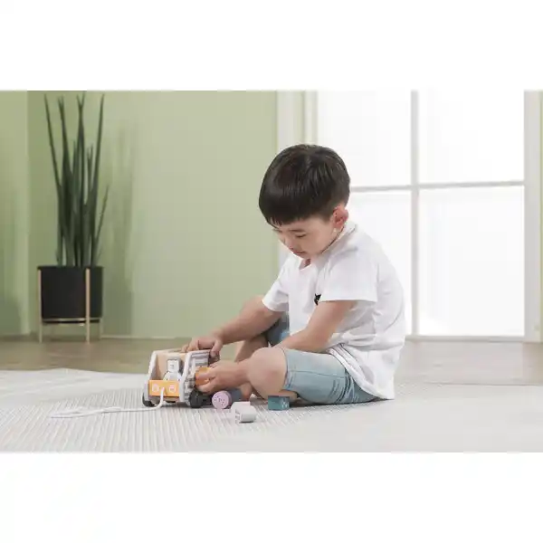 Каталка-сортер на веревке "Грузовик с цифрами и формами"