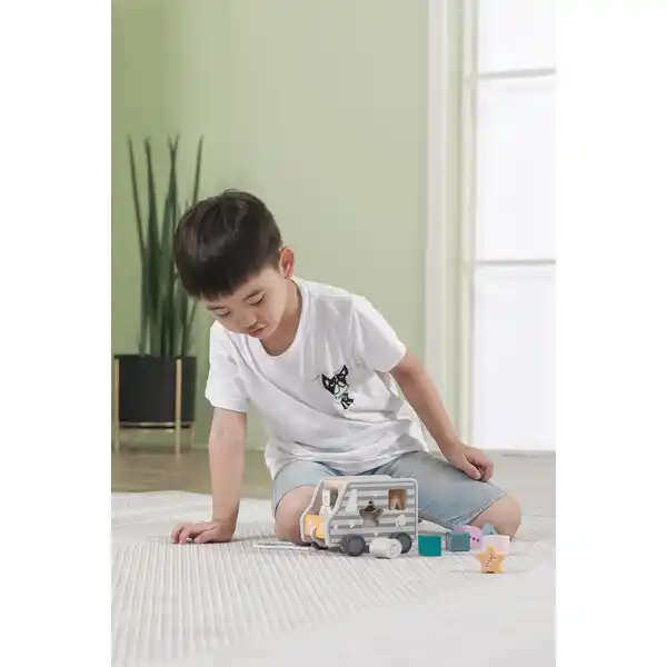 Каталка-сортер на веревке "Грузовик с цифрами и формами"