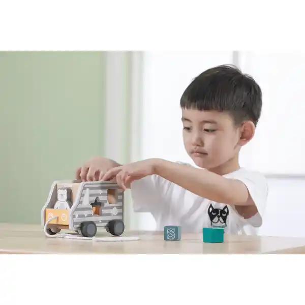 Каталка-сортер на веревке "Грузовик с цифрами и формами"