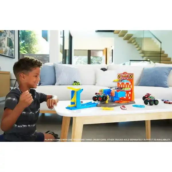 Hot Wheels Игровой набор “Приключения на станции” серии “Monster Trucks”