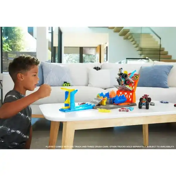 Hot Wheels Игровой набор “Приключения на станции” серии “Monster Trucks”