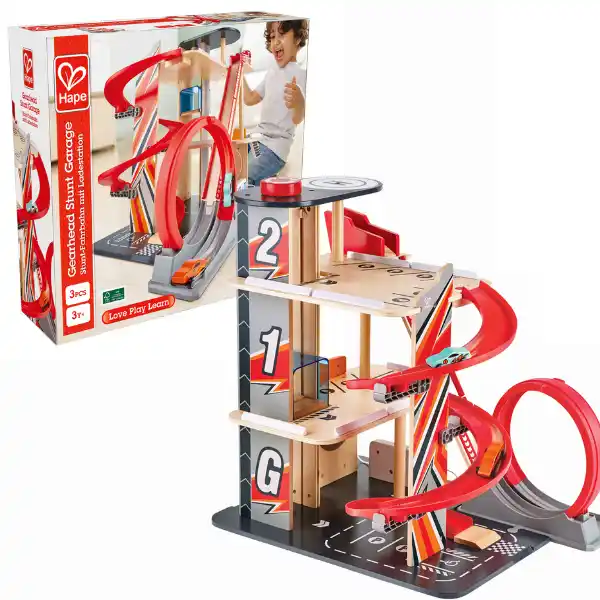 Многоуровневая автостоянка с автотреком для трюков