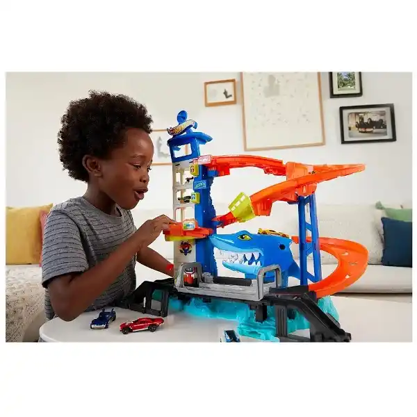 Hot Wheels Игровой набор “Атака акулы”