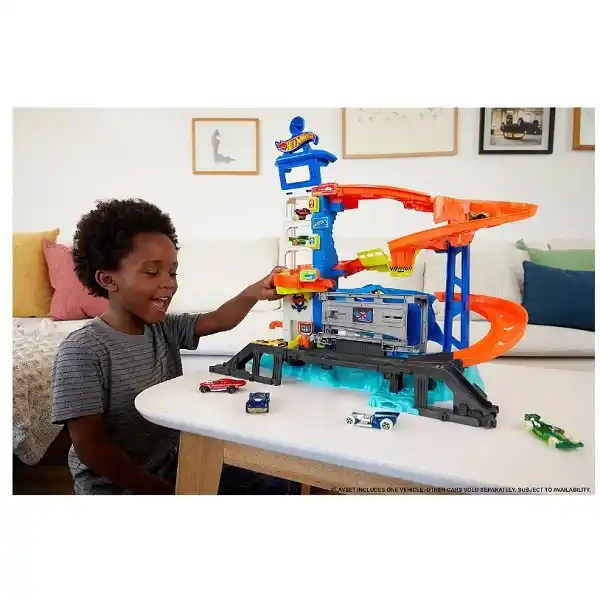 Hot Wheels Игровой набор “Атака акулы”