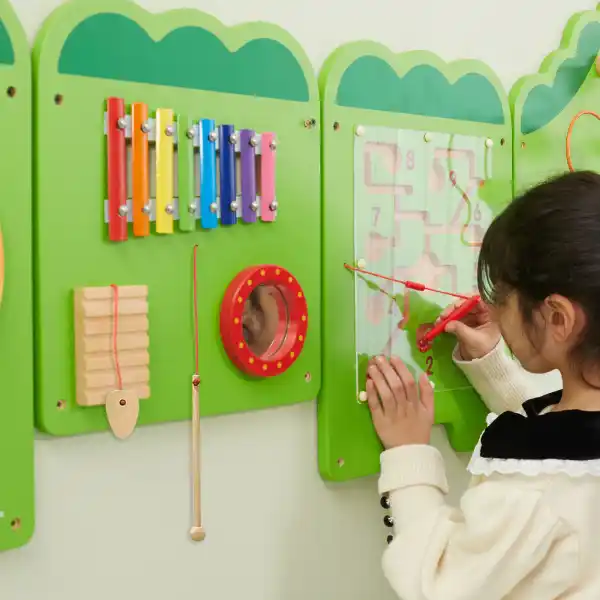 Бизиборд (настенный) «Крокодил»