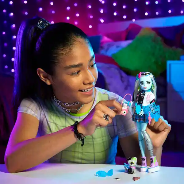 Set de joc Monster High ” Frankie Stein și Watzie”, cu accesorii