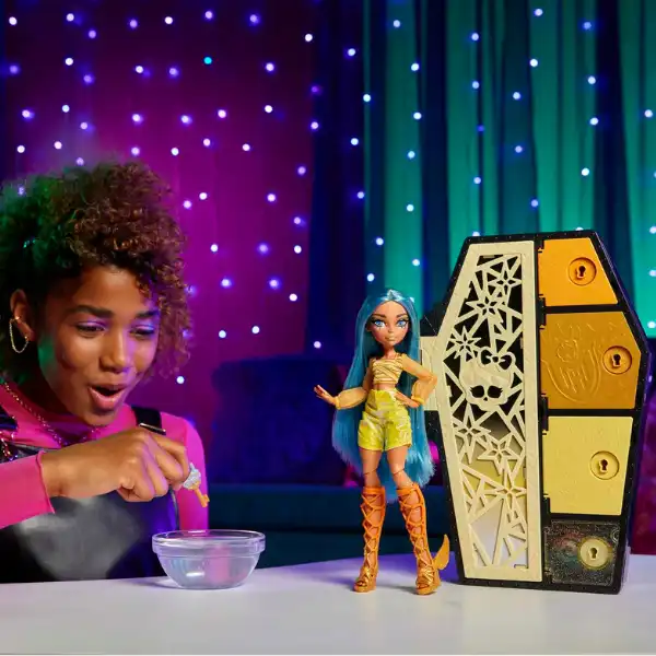 Set de joc Monster High “Cleo de Nile și Secrete din șifonier”, cu accesorii