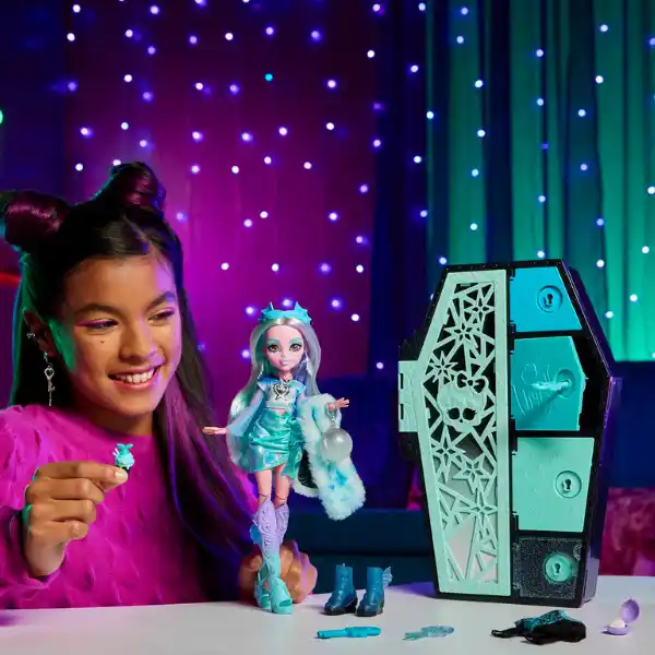 Игровой набор Monster High “Лагуна Блю и Секреты в ее шкафу “, с аксессуарами