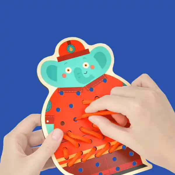 Детская игра-шнуровка “Животные”, 8 частей