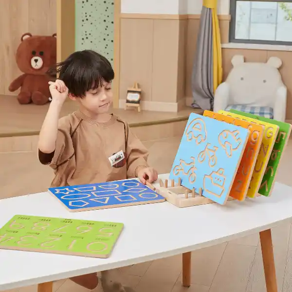 Деревянная алфавитная доска (прописные буквы) с деревянной ручкой