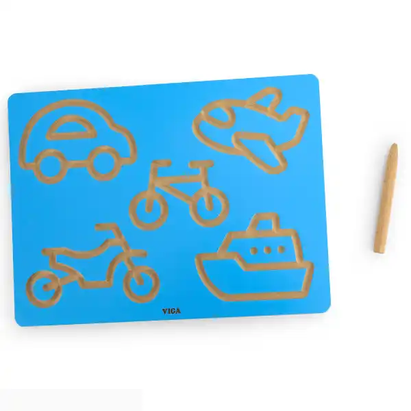 Деревянная доска с видами транспорта и деревянной ручкой