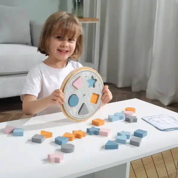 Joc de sortare din lemn „Figuri”