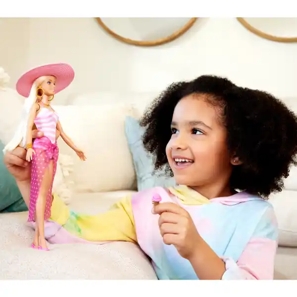 Set de joc Barbie „Plimbare pe plajă”