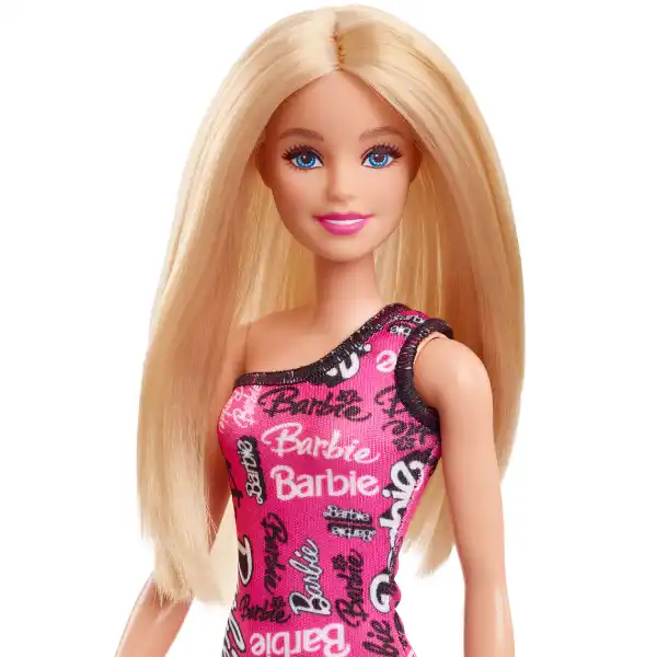 Păpușă Barbie Fashion cu părul blond și rochie roz cu logo-ul Barbie imprimat