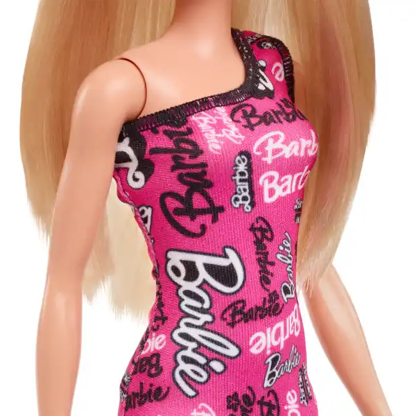 Păpușă Barbie Fashion cu părul blond și rochie roz cu logo-ul Barbie imprimat