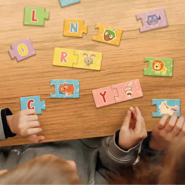 Joc puzzle educațional „Alfabetul englez”