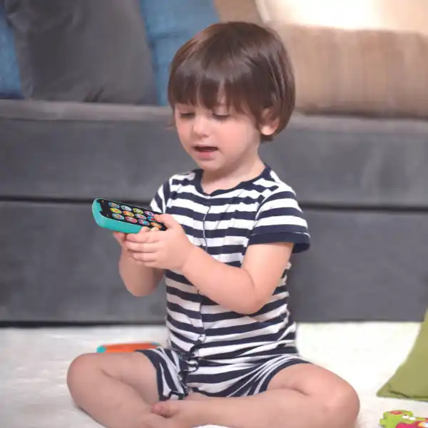 Игрушечный телефон "Мой первый смартфон"