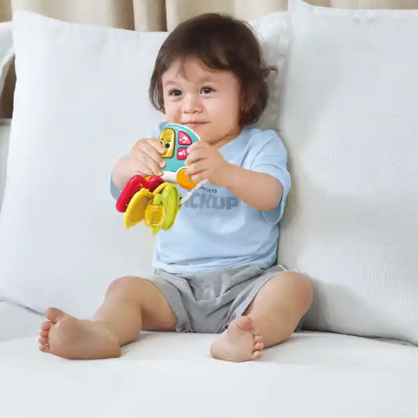 Музыкальная погремушка "Машинка с ключиками" с подсветкой и звуками