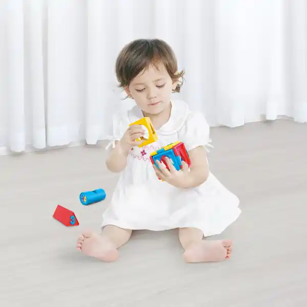 Развивающая игрушка сортер "Логический куб"