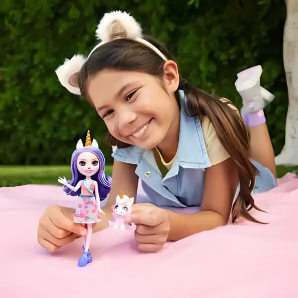 Papusa Enchantimals "Ulia Unicorn și Pacifica"