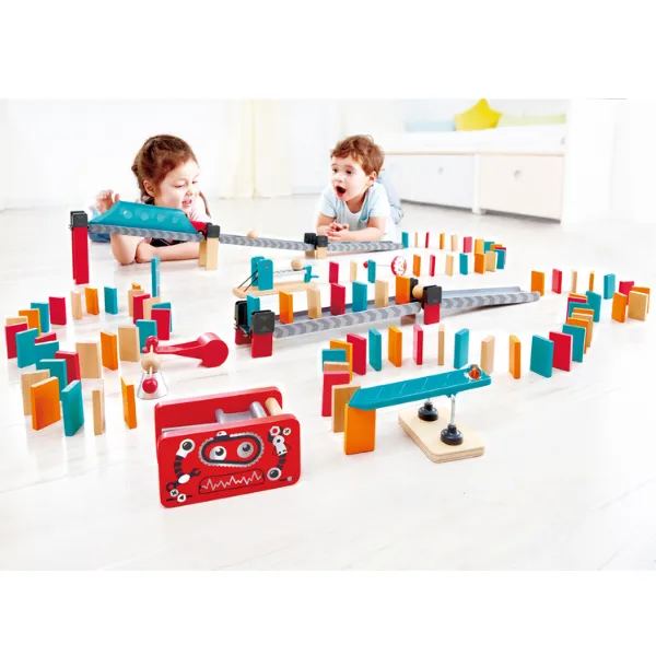 Domino „Fabrica de roboți”