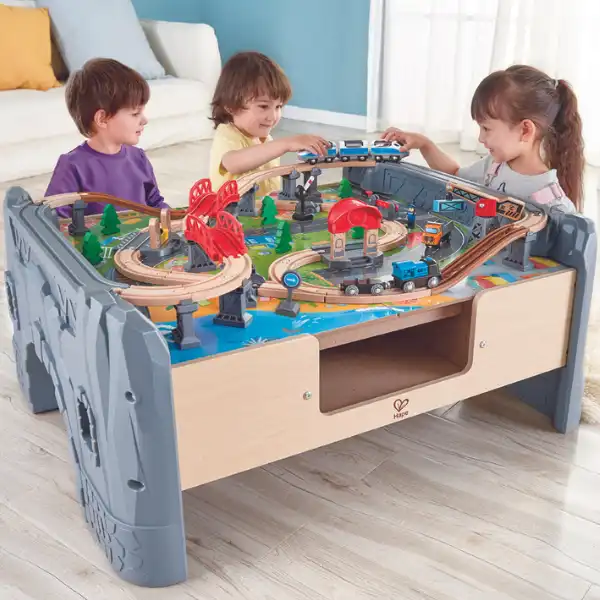 Деревянная железная дорога с локомотивом и аксессуарами, 70 элементов