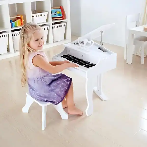 Музыкальный инструмент «Белое фортепиано со стульчиком»