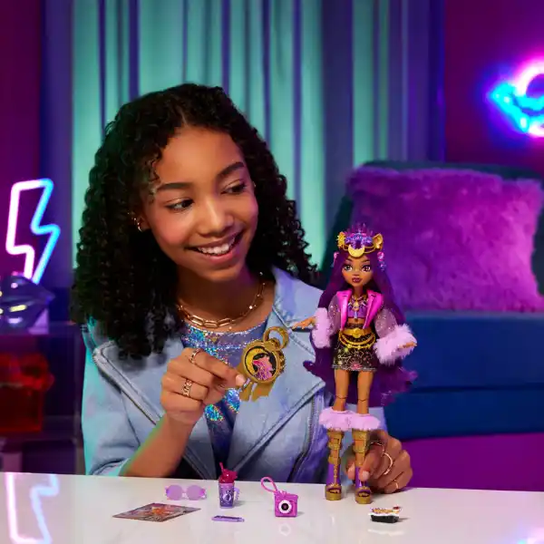 Set de joc Monster High „Clawdeen Wolf și Monster Fest”, cu accesorii