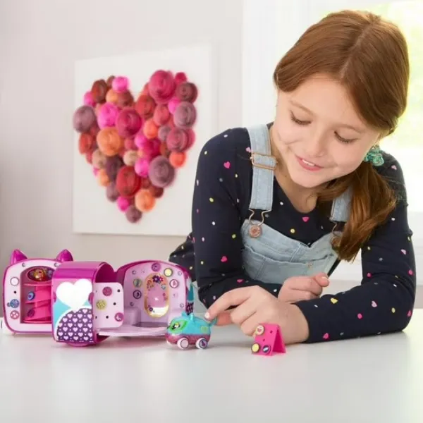 Set de figurine Ritzy Rollerz „Magazin de pantofi Tocuri pe Roți”