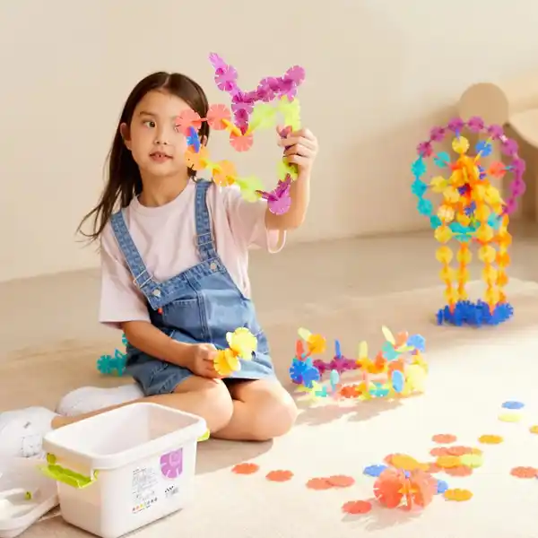 Конструктор «Цветные снежинки»