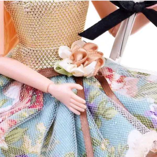 Кукла Эмили «Летняя cерия с букетом и аксессуарами»