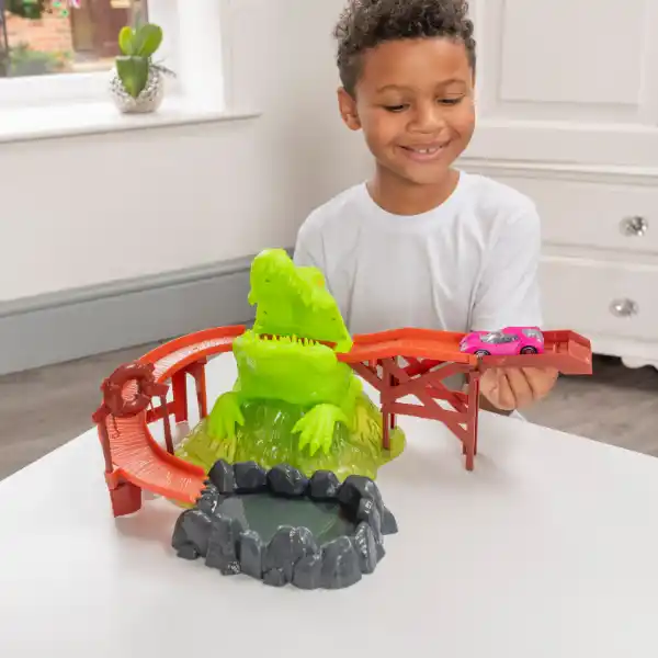 Игровой набор «Трасса с крокодилом и машинкой, меняющей цвет»