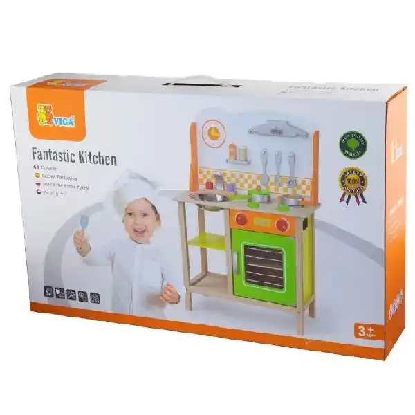 Bucătărie din lemn cu accesorii și culori fantastice