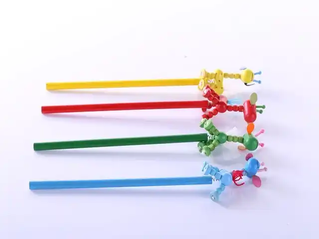 Карандаш с деревянной фигуркой