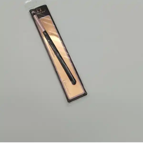 Cumpara  Cosmetica - Маленькая кисть для растушевки теней (01-47)..