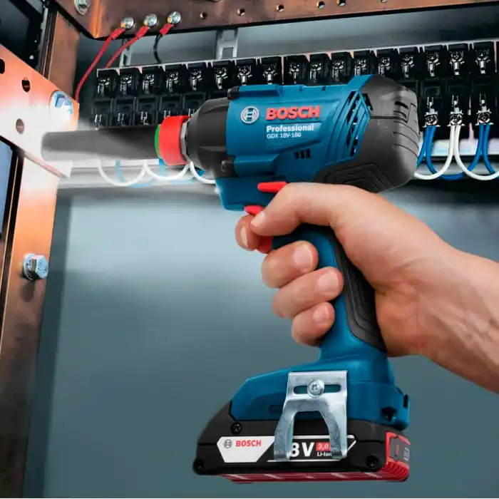 Mașină de găurit și înșurubat pe acumulator Bosch GDX-180 Li