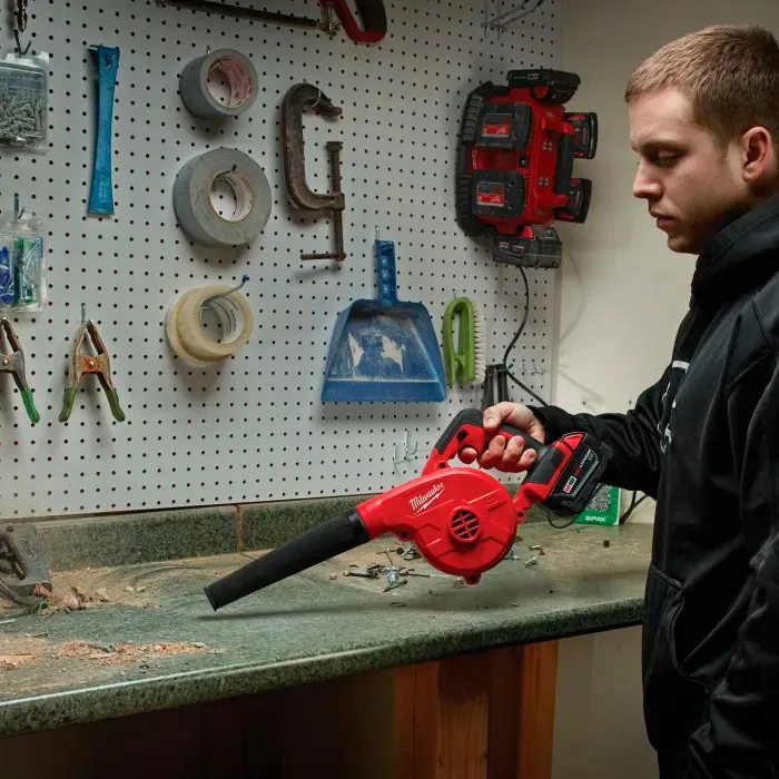 Suflantă de aer cu acumulator Milwaukee M18 BBL-0
