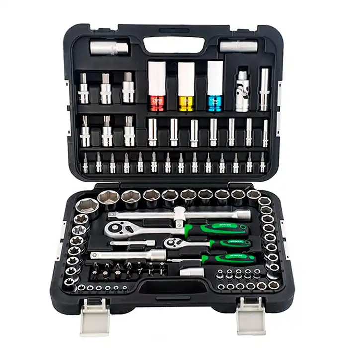 Set de capete tubulare si accesorii Hitachi 774004