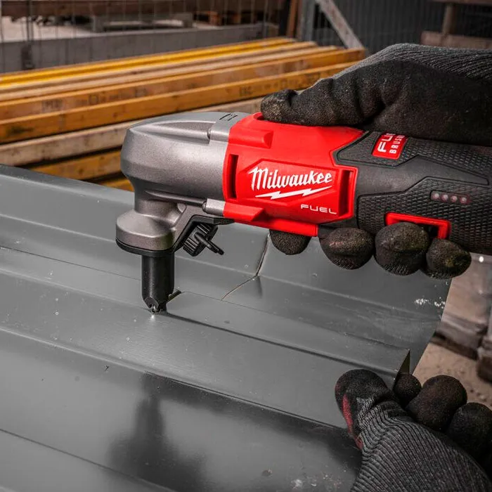 Masina de taiat tabla pe acumulator Milwaukee M12FNB16-0